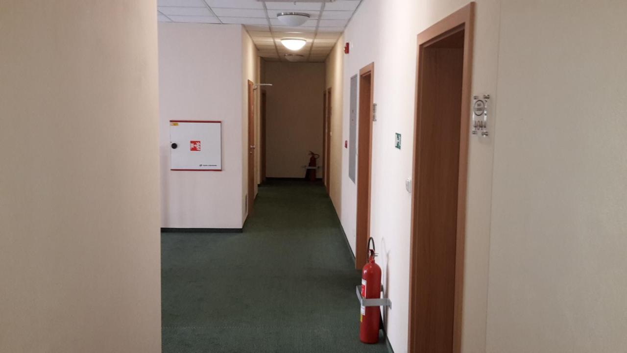 Corner Hotel U Divadla*** - Зноймо Екстер'єр фото