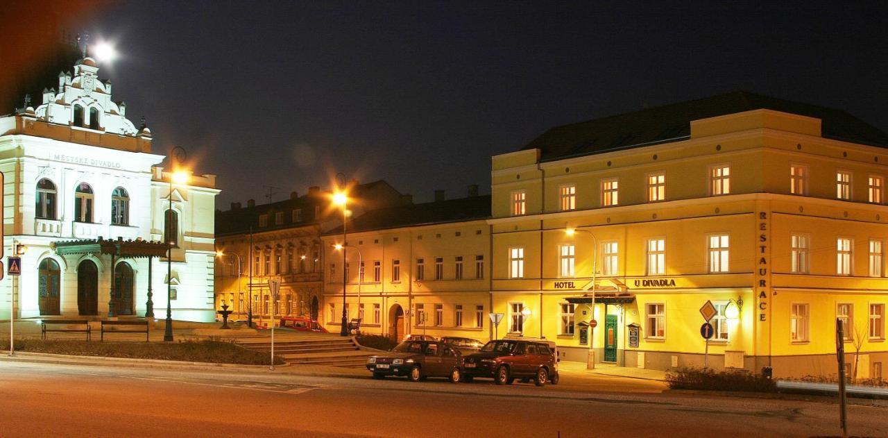 Corner Hotel U Divadla*** - Зноймо Екстер'єр фото