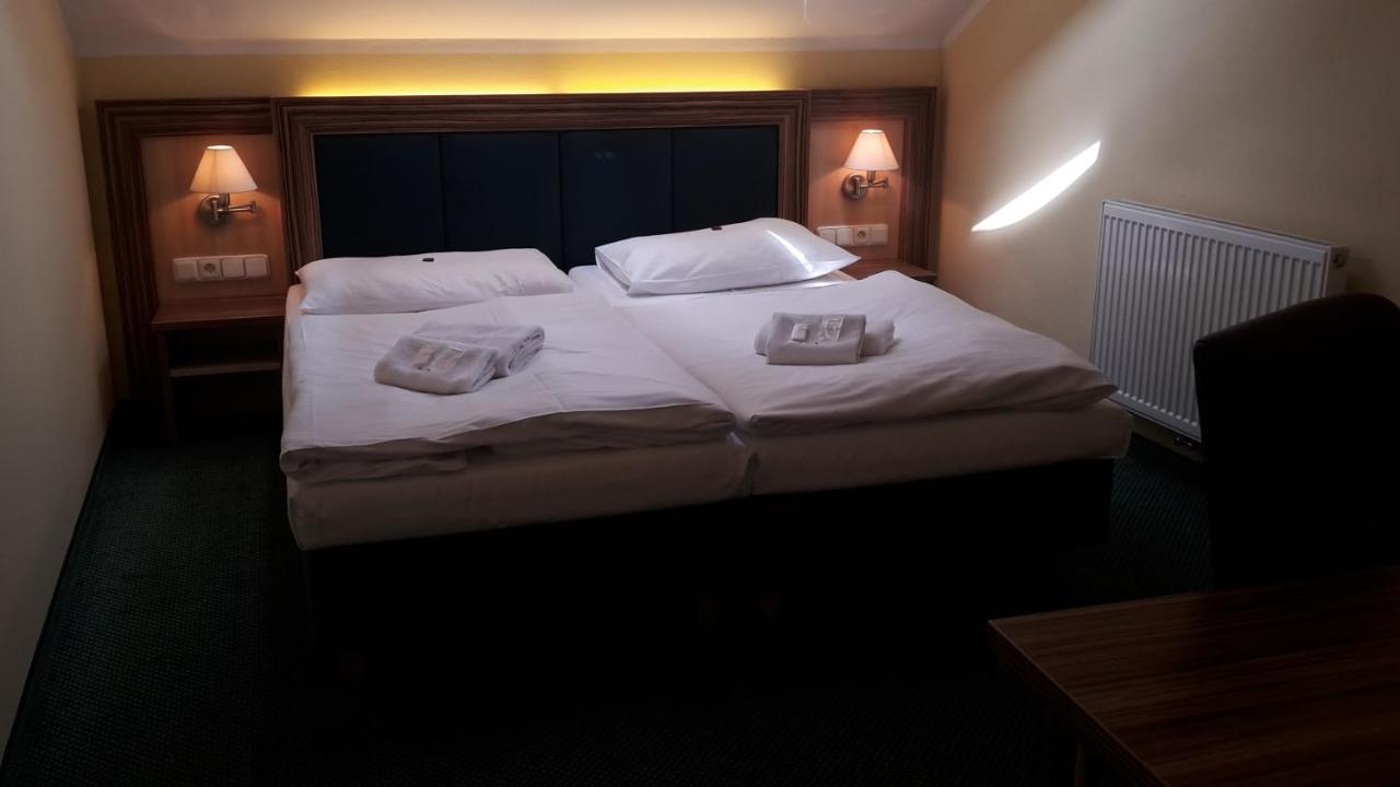 Corner Hotel U Divadla*** - Зноймо Екстер'єр фото